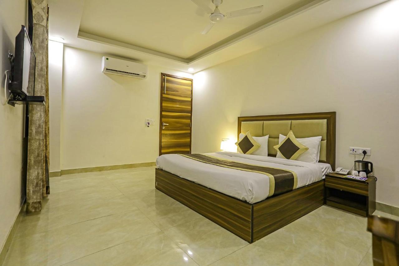 Fabhotel White House Bnb - Nr Yashobhoomi Convention Centre Delhi  Exteriör bild