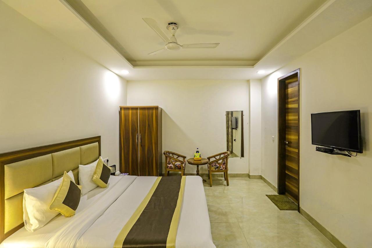 Fabhotel White House Bnb - Nr Yashobhoomi Convention Centre Delhi  Exteriör bild