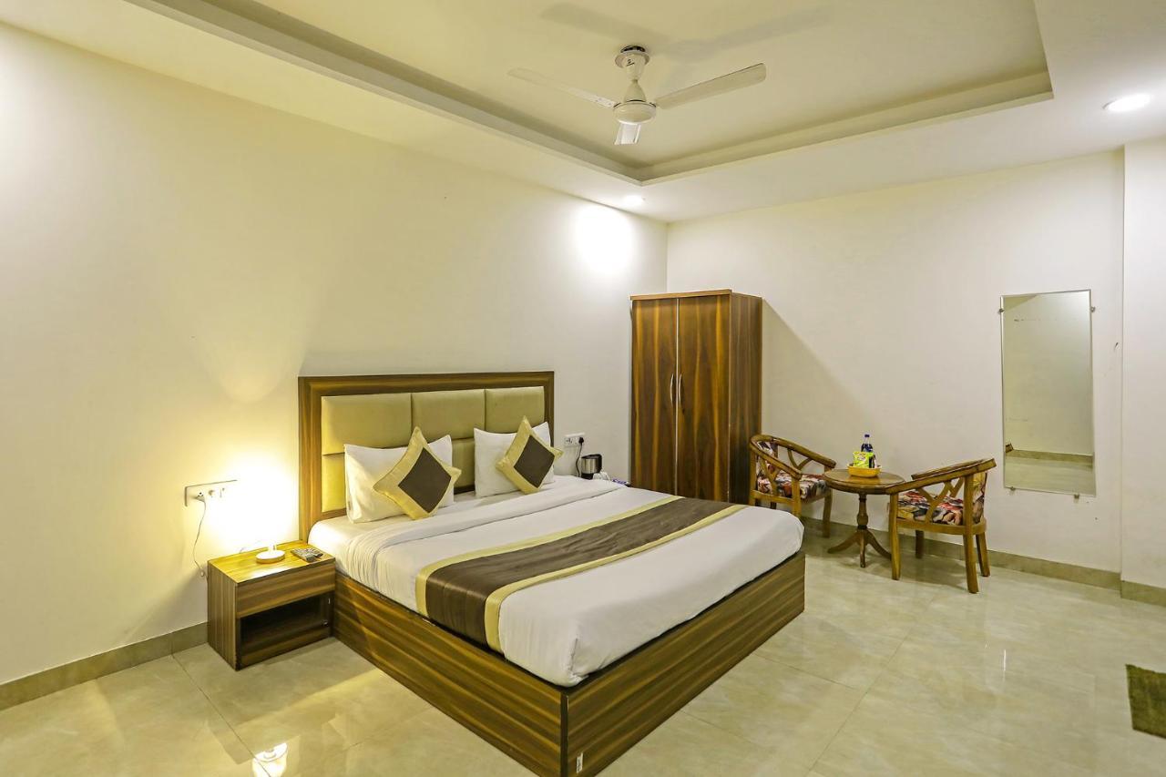 Fabhotel White House Bnb - Nr Yashobhoomi Convention Centre Delhi  Exteriör bild