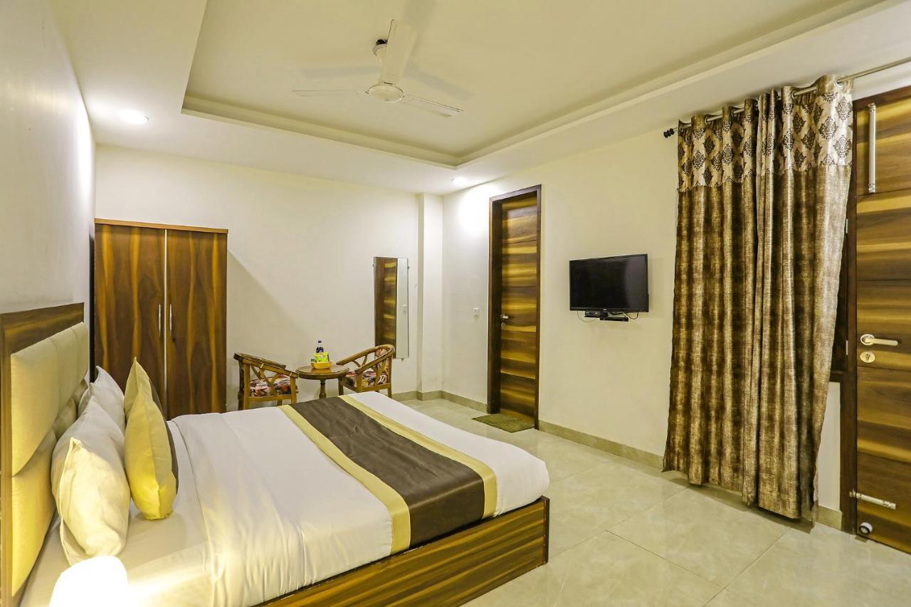 Fabhotel White House Bnb - Nr Yashobhoomi Convention Centre Delhi  Exteriör bild
