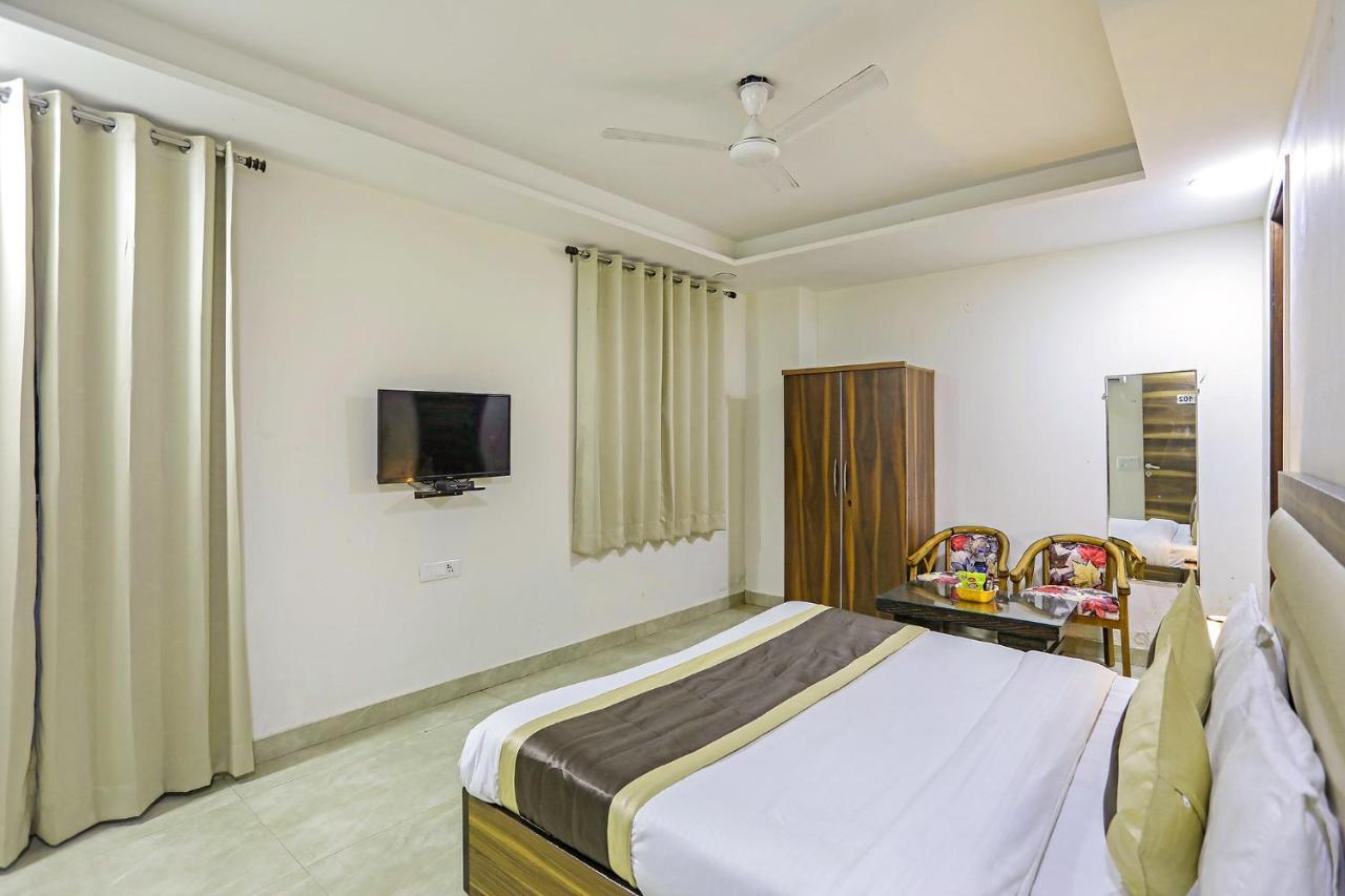 Fabhotel White House Bnb - Nr Yashobhoomi Convention Centre Delhi  Exteriör bild