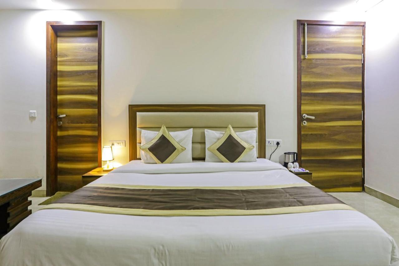 Fabhotel White House Bnb - Nr Yashobhoomi Convention Centre Delhi  Exteriör bild