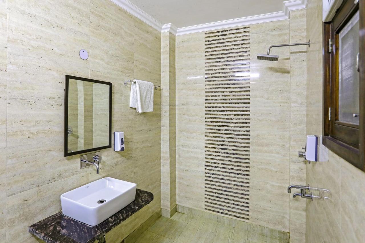 Fabhotel White House Bnb - Nr Yashobhoomi Convention Centre Delhi  Exteriör bild