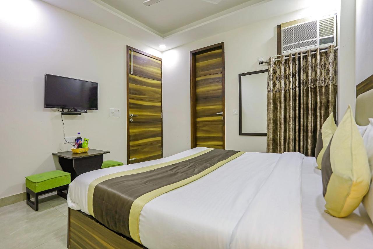 Fabhotel White House Bnb - Nr Yashobhoomi Convention Centre Delhi  Exteriör bild